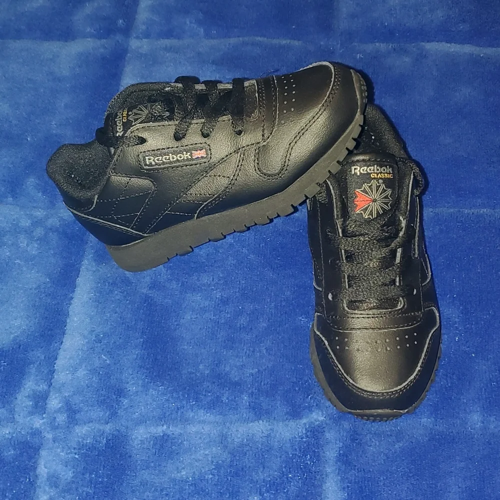 Like New Reebok Classic - Picture 4 of 10